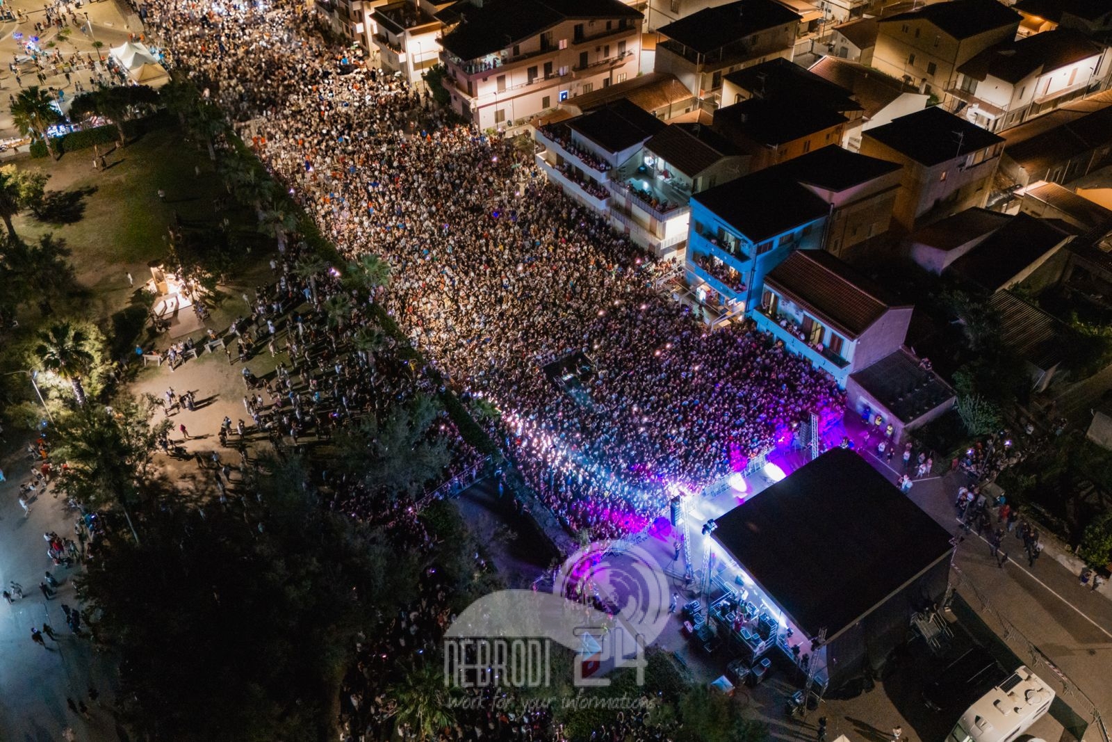 Torrenova – Straordinaria, anche la seconda serata di Amunì Festival! Ieri Fedez, stasera il concerto di Arisa